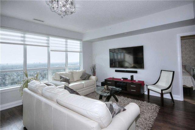 lph311 - 7161 Yonge St, Condo with 1 bedrooms, 1 bathrooms and 1 parking in Markham ON | Image 2