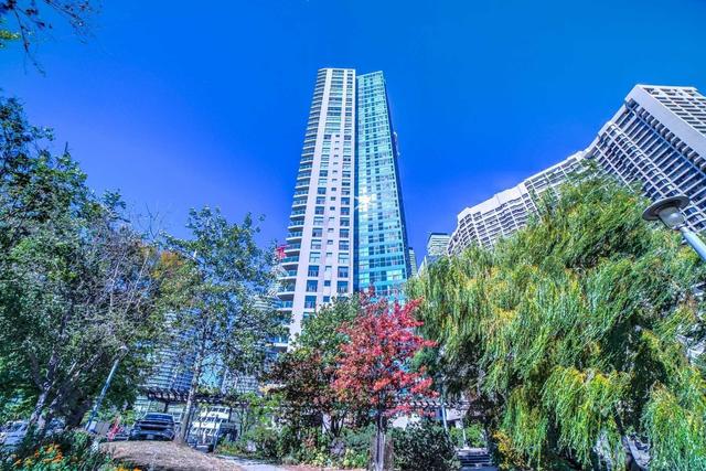 407 - 99 Harbour Sq, Condo with 2 bedrooms, 2 bathrooms and 1 parking in Toronto ON | Image 17