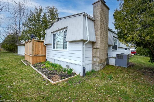 299 Glen Abbey Court, House detached with 2 bedrooms, 2 bathrooms and 2 parking in South Huron ON | Image 2