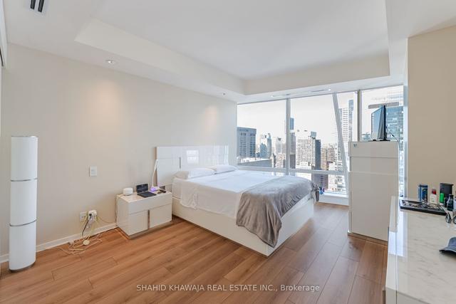 3807 - 180 University Ave, Condo with 2 bedrooms, 3 bathrooms and 1 parking in Toronto ON | Image 11
