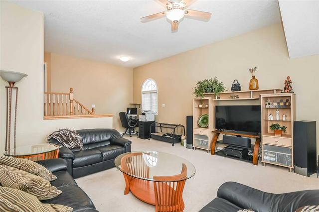11 Peer Dr, House detached with 3 bedrooms, 3 bathrooms and 4 parking in Guelph ON | Image 10