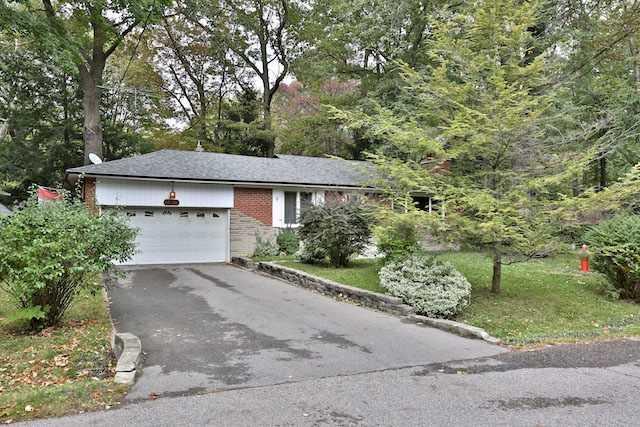 93 Foxhunt Crt, House detached with 2 bedrooms, 2 bathrooms and 4 parking in Mississauga ON | Image 2