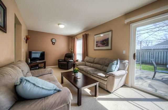 61 Buckthorn Cres, House detached with 3 bedrooms, 2 bathrooms and 5 parking in Guelph ON | Image 2
