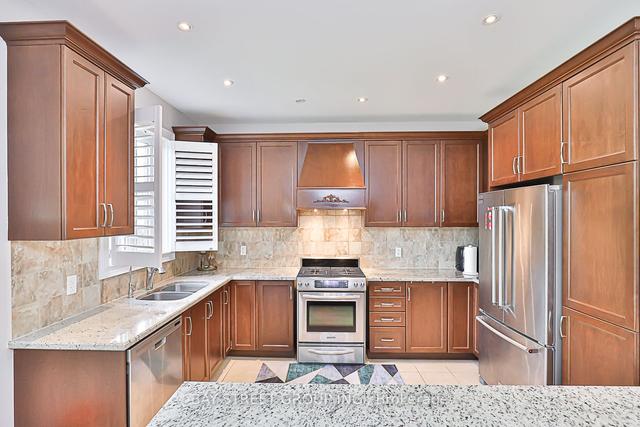 9 Motley Crt, House detached with 4 bedrooms, 6 bathrooms and 5 parking in Richmond Hill ON | Image 5