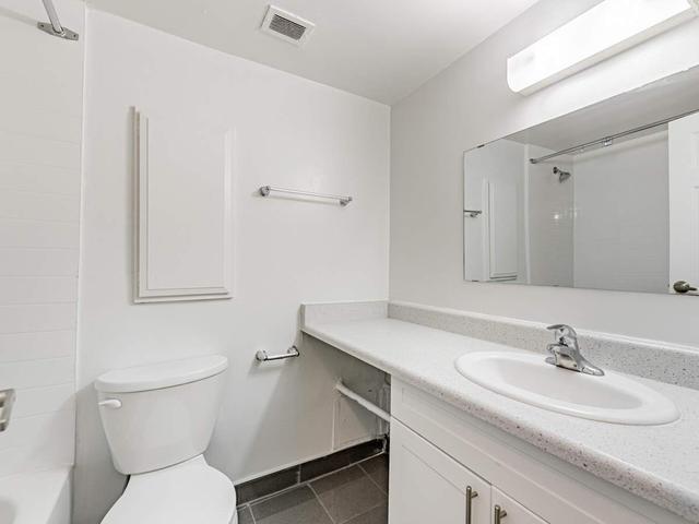 908 - 2900 Bathurst St, Condo with 3 bedrooms, 2 bathrooms and 1 parking in Toronto ON | Image 2