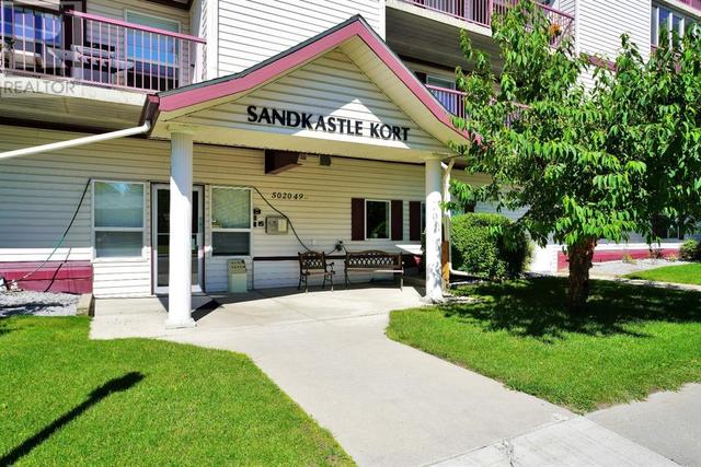 304, - 5020 49 Street, Condo with 2 bedrooms, 2 bathrooms and 1 parking in Rocky Mountain House AB | Card Image