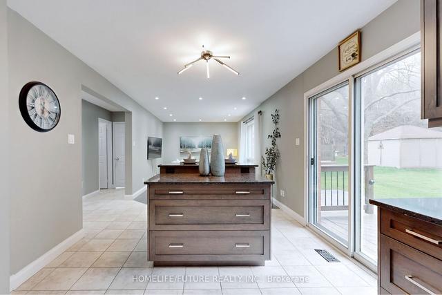 940 Ridge Valley Dr, House detached with 4 bedrooms, 4 bathrooms and 5 parking in Oshawa ON | Image 3