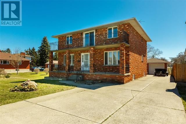 873 Maxwell Street, House detached with 4 bedrooms, 3 bathrooms and null parking in Sarnia ON | Image 2