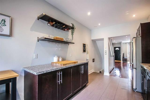 10 Strathmore Blvd, House semidetached with 4 bedrooms, 2 bathrooms and 1 parking in Toronto ON | Image 3
