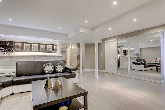 72 Bracknell Ave, House detached with 4 bedrooms, 5 bathrooms and 3 parking in Markham ON | Image 14