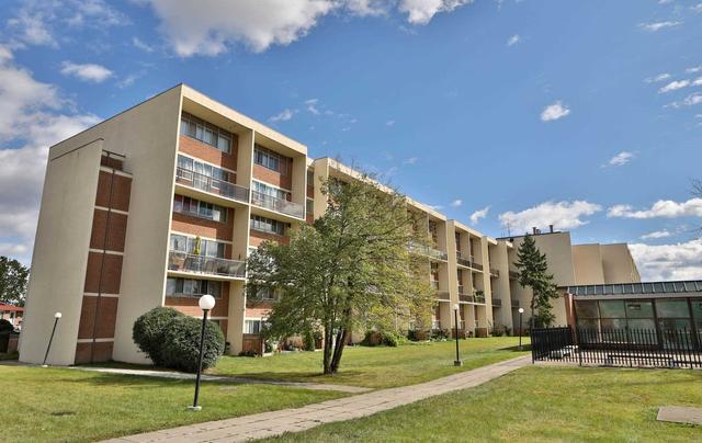 317 - 1050 Stainton Dr, Condo with 3 bedrooms, 2 bathrooms and 1 parking in Mississauga ON | Image 1