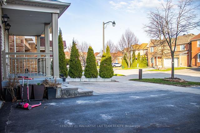 24 Nanaberry St, House detached with 4 bedrooms, 4 bathrooms and 5 parking in Toronto ON | Image 6