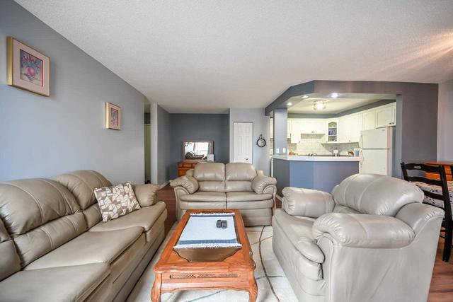 510 - 75 Glenburn Crt, Condo with 2 bedrooms, 1 bathrooms and 1 parking in Hamilton ON | Image 3