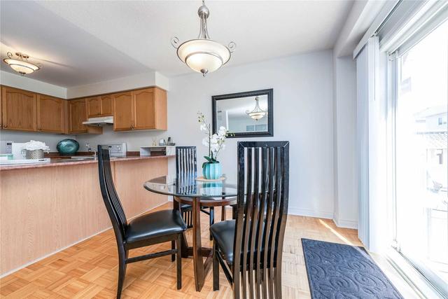 53 Ridgemore Cres, House detached with 3 bedrooms, 3 bathrooms and 5 parking in Brampton ON | Image 2