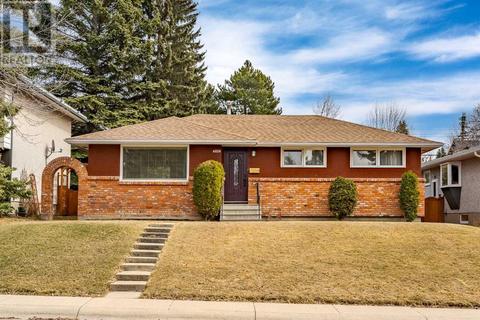 4824 Claret Street Nw, House detached with 4 bedrooms, 2 bathrooms and 2 parking in Calgary AB | Card Image