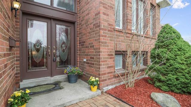 64 Royal Amber Cres, House detached with 2 bedrooms, 1 bathrooms and 8 parking in East Gwillimbury ON | Image 17