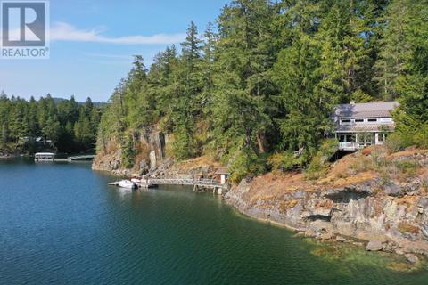 5466 Sans Souci Road, House detached with 4 bedrooms, 3 bathrooms and null parking in Sunshine Coast B BC | Card Image