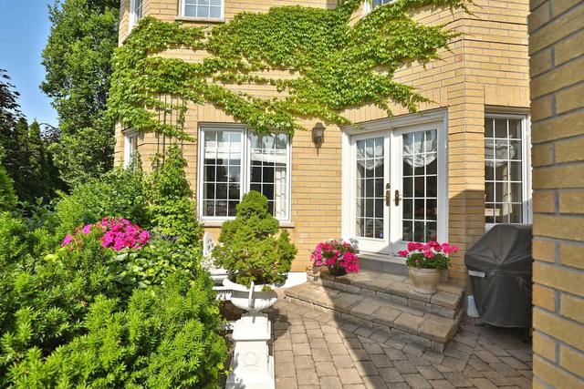 452 Doverwood Dr, House detached with 5 bedrooms, 5 bathrooms and 4 parking in Oakville ON | Image 3