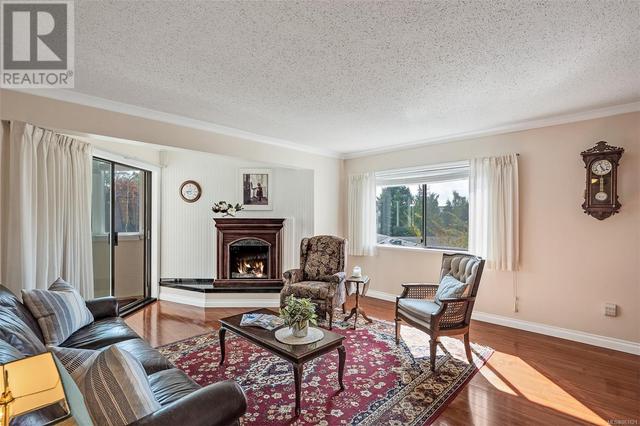 302 - 9900 Fifth St, Condo with 2 bedrooms, 1 bathrooms and 1 parking in Sidney BC | Image 4