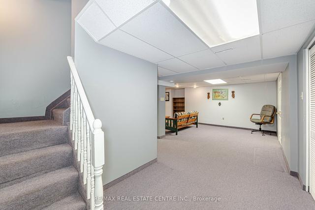 34 Jaffa Dr, House detached with 4 bedrooms, 3 bathrooms and 6 parking in Brampton ON | Image 27
