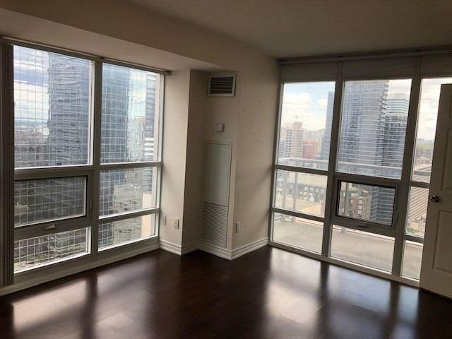 3002 - 761 Bay St, Condo with 2 bedrooms, 2 bathrooms and 1 parking in Toronto ON | Image 2