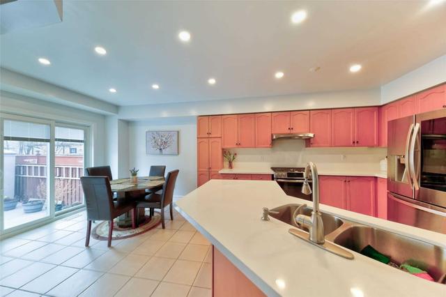 15 Chiara Dr, House detached with 3 bedrooms, 4 bathrooms and 6 parking in Vaughan ON | Image 3