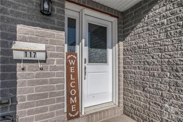 117 Antrim Street, Townhouse with 3 bedrooms, 3 bathrooms and 2 parking in Carleton Place ON | Image 3