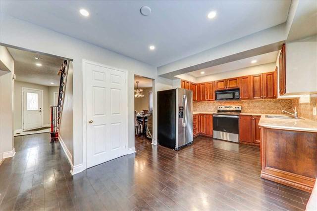 12 Kingsway Gate, House detached with 4 bedrooms, 4 bathrooms and 5 parking in Clarington ON | Image 4
