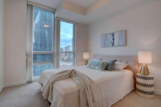 2502 - 18 Harbour St, Condo with 2 bedrooms, 2 bathrooms and 1 parking in Toronto ON | Image 4