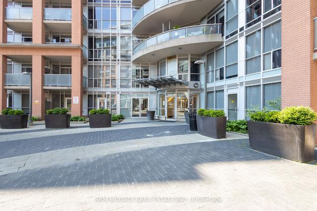 1002 - 1 Shaw St N, Condo with 1 bedrooms, 1 bathrooms and 1 parking in Toronto ON | Image 1