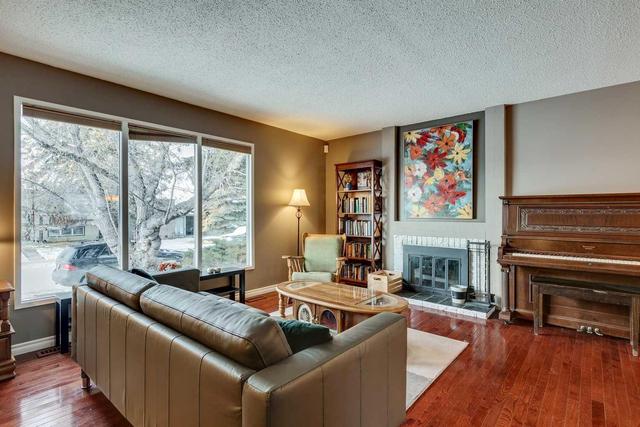 404 Queensland Road Se, House detached with 4 bedrooms, 2 bathrooms and 2 parking in Calgary AB | Image 3