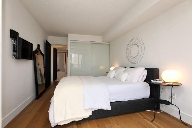 910 - 3 Hickory Tree Rd, Condo with 1 bedrooms, 1 bathrooms and 1 parking in Toronto ON | Image 4