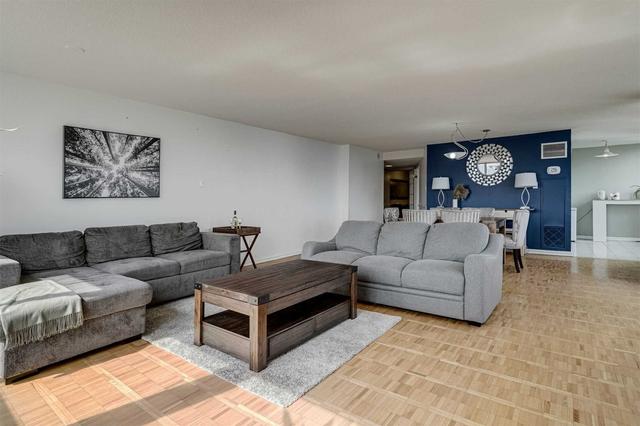 2205 - 3650 Kaneff Cres, Condo with 3 bedrooms, 2 bathrooms and 1 parking in Mississauga ON | Image 4