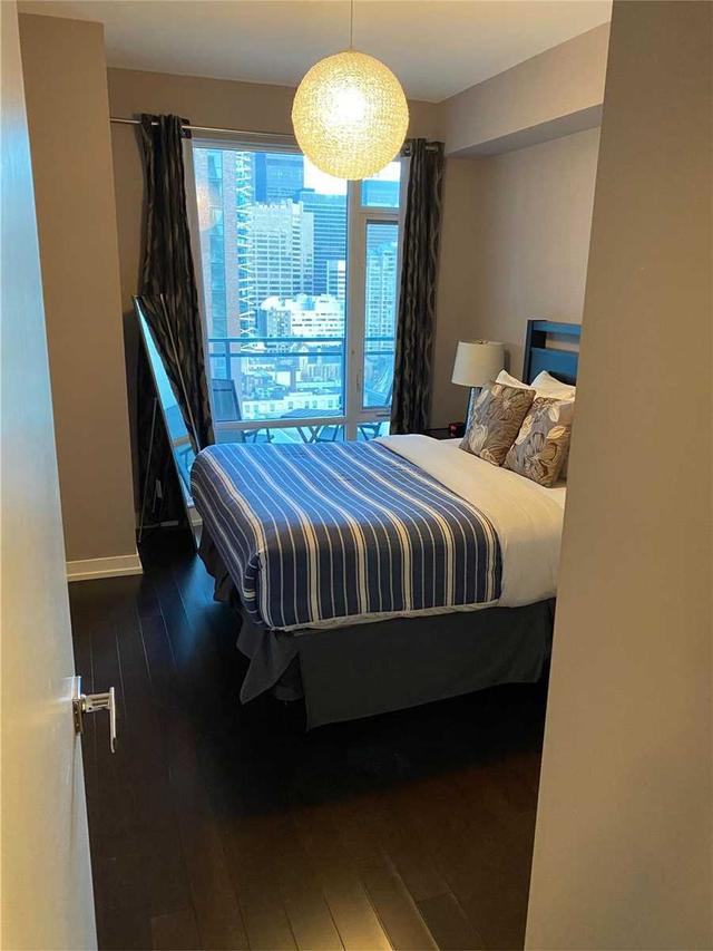 1707 - 21 Widmer St, Condo with 1 bedrooms, 1 bathrooms and 0 parking in Toronto ON | Image 2