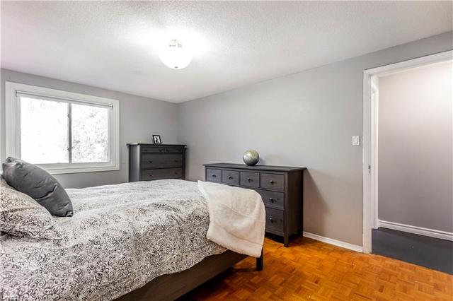 56 - 120 Country Club Drive, House attached with 3 bedrooms, 1 bathrooms and 1 parking in Guelph ON | Image 2