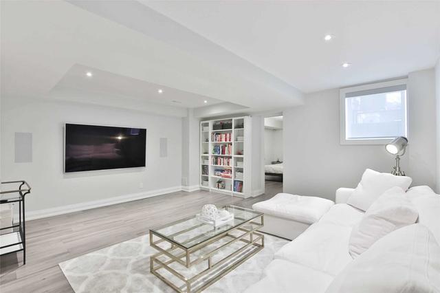 585 Windermere Ave, House detached with 4 bedrooms, 4 bathrooms and 2 parking in Toronto ON | Image 20