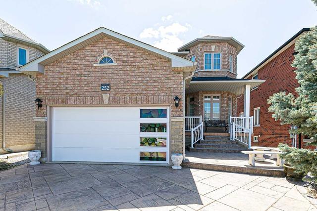 252 Haymer Dr, House detached with 4 bedrooms, 4 bathrooms and 6 parking in Vaughan ON | Card Image