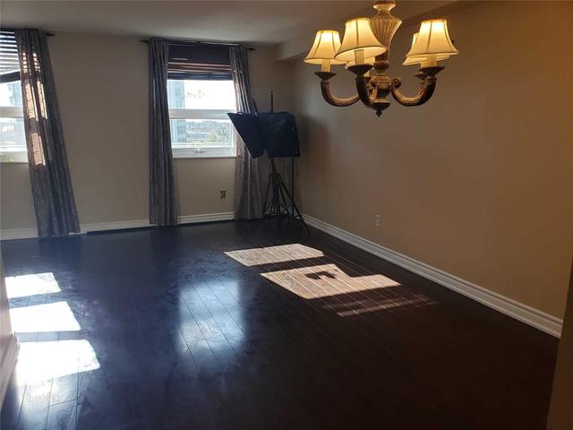 1005 - 4 Lisa St, Condo with 3 bedrooms, 2 bathrooms and 1 parking in Brampton ON | Image 7