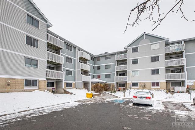 215 - 212 Viewmount Drive, Condo with 2 bedrooms, 1 bathrooms and 1 parking in Ottawa ON | Card Image