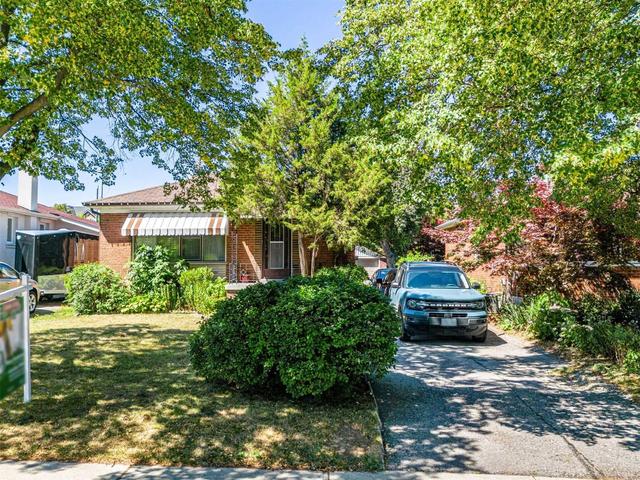 106 Algoma St, House detached with 3 bedrooms, 2 bathrooms and 7 parking in Toronto ON | Image 1