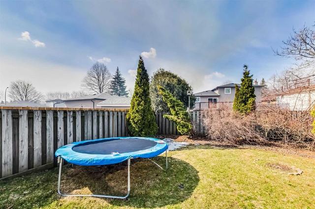 1480 Epping Crt, House semidetached with 3 bedrooms, 2 bathrooms and 6 parking in Burlington ON | Image 14