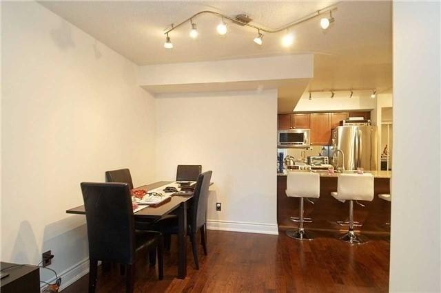 1012 - 761 Bay St, Condo with 2 bedrooms, 2 bathrooms and 1 parking in Toronto ON | Image 8