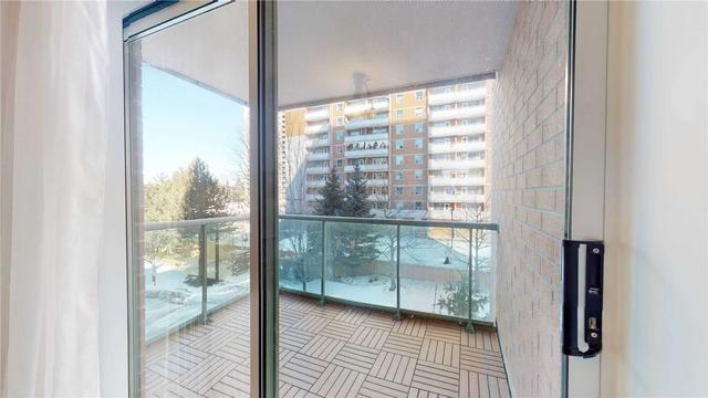 307 - 15 Michael Power Pl, Condo with 3 bedrooms, 2 bathrooms and 1 parking in Toronto ON | Image 10