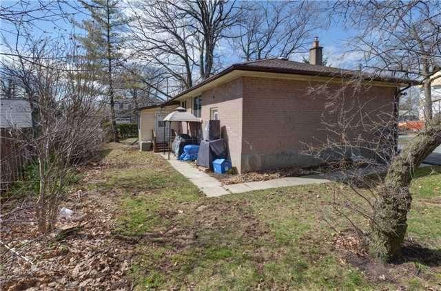 530 Pineland Ave, House detached with 3 bedrooms, 2 bathrooms and 4 parking in Oakville ON | Image 4