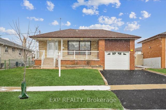 32 Killamarsh Dr, House detached with 3 bedrooms, 2 bathrooms and 3 parking in Toronto ON | Image 1