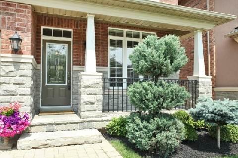 3351 Whilabout Terr, House detached with 3 bedrooms, 3 bathrooms and 2 parking in Oakville ON | Image 2