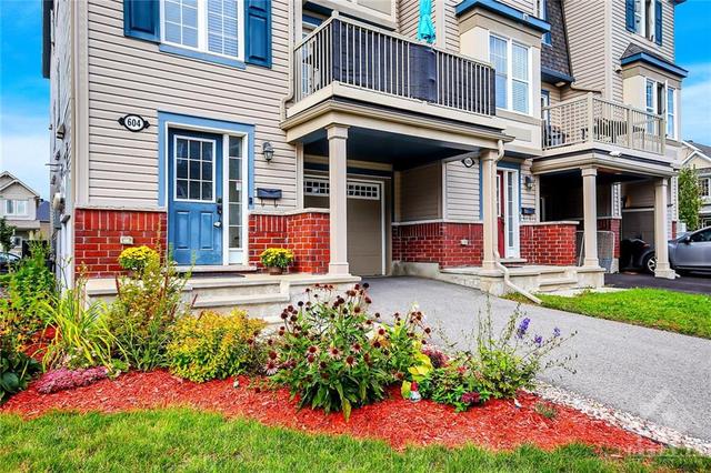 604 Meadowcreek Circle, Townhouse with 3 bedrooms, 2 bathrooms and 3 parking in Ottawa ON | Image 2