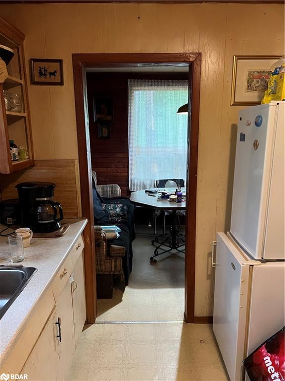 kitchen to dining area | Image 13