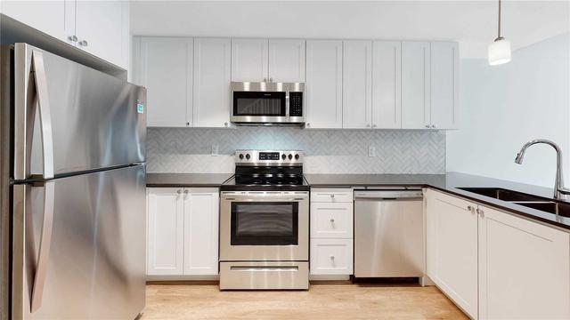 102 - 50 Spadina Rd, Condo with 1 bedrooms, 2 bathrooms and 1 parking in Toronto ON | Image 3