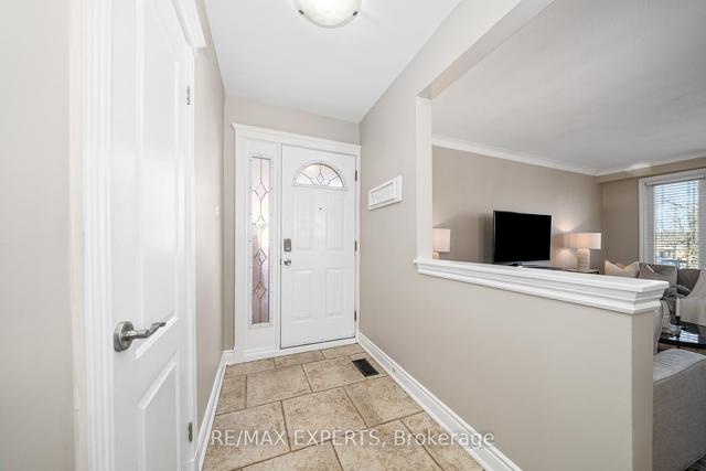 34 Risdon Crt, House detached with 3 bedrooms, 2 bathrooms and 5 parking in Toronto ON | Image 23